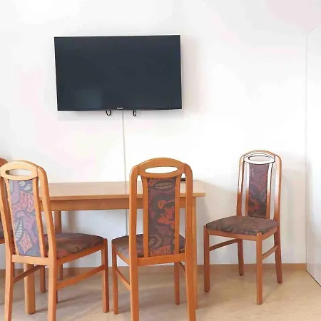 Sta1043 Gut Geschnittene Monteurwohnung Mit Balkon