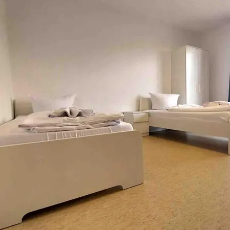 Sta1043 Gut Geschnittene Monteurwohnung Mit Balkon *
