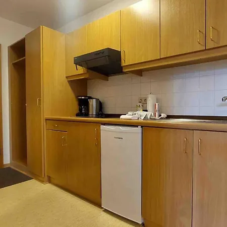 Sta1043 Gut Geschnittene Monteurwohnung Mit Balkon Apartment *