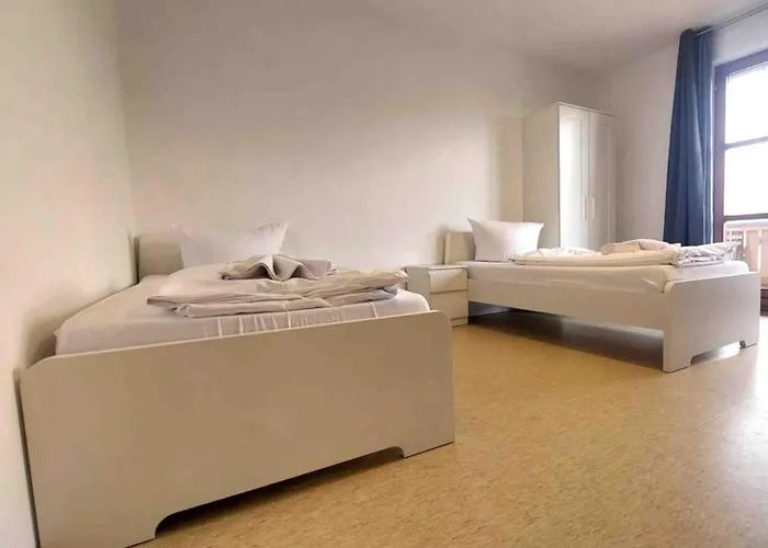 Sta1043 Gut Geschnittene Monteurwohnung Mit Balkon *