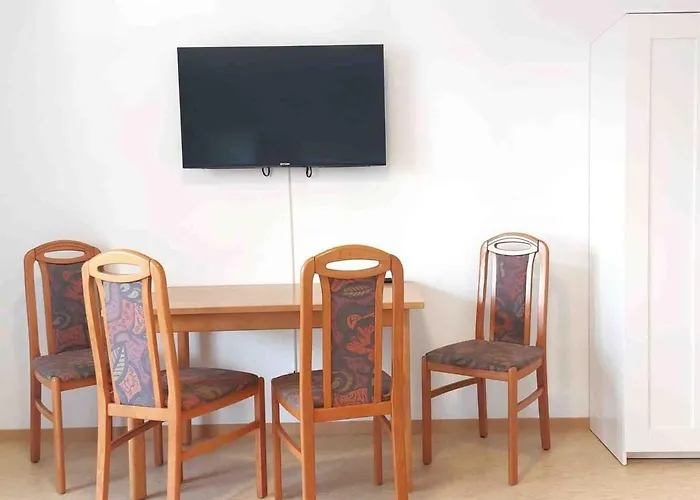 Sta1043 Gut Geschnittene Monteurwohnung Mit Balkon